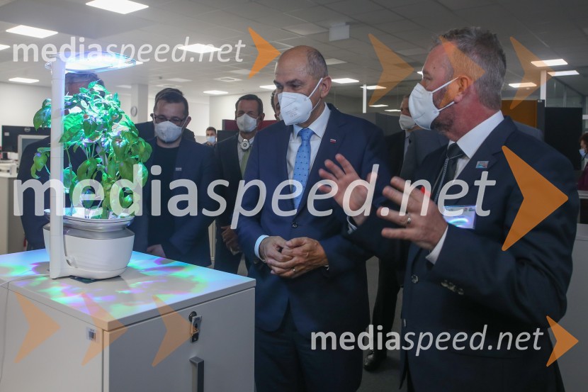  Janez Janša, predsednik vlade RS;  ... V BSH Nazarje Janez Janša otvoril Agilni razvojni center