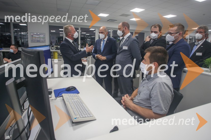  ... ;  Janez Janša, predsednik vlade RS;  Boštjan Gorjup, direktor podjetja BSHV BSH Nazarje Janez Janša otvoril Agilni razvojni center