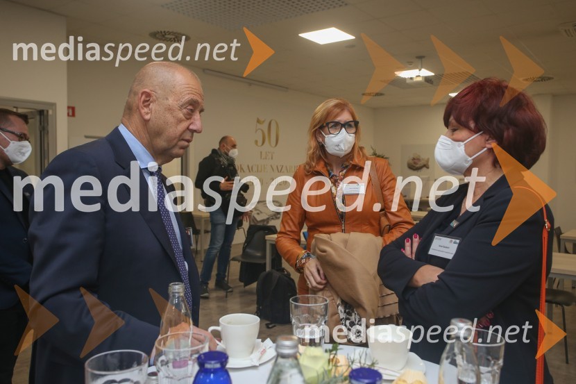  Tibor Šimonka, predsednik Gospodarske zbornice Slovenije ;  ... ;  ... V BSH Nazarje Janez Janša otvoril Agilni razvojni center