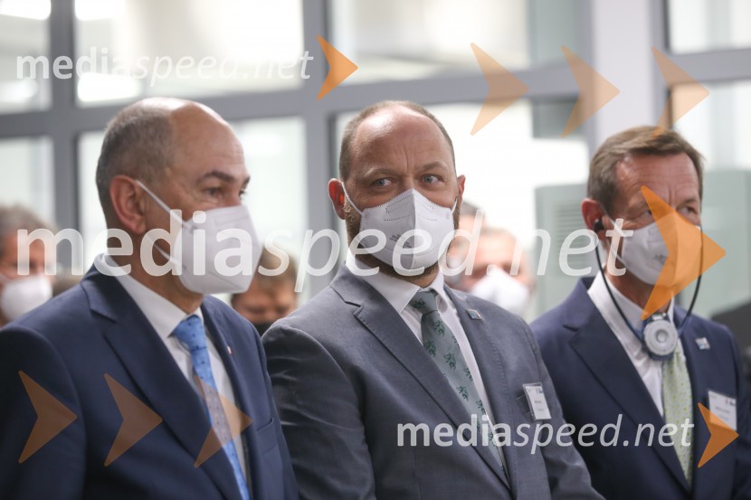 Janez Janša, predsednik vlade RS;  Boštjan Gorjup, direktor podjetja BSH;  ... V BSH Nazarje Janez Janša otvoril Agilni razvojni center