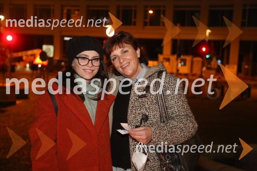  Zarja  Predin, stilistka in kostumografinja;  Barbara Lapajne Predin, igralkaCement, premiera v SNG Drama Ljubljana