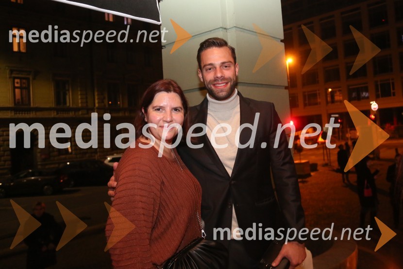  Teja Pelko, novinarka, Svet24;  ... Cement, premiera v SNG Drama Ljubljana