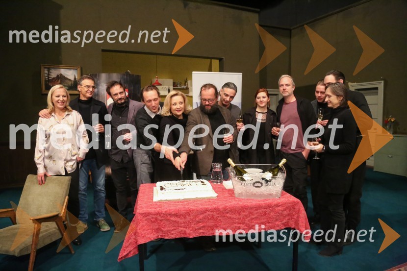  Vanja  Plut, igralka;   Igor  Samobor, igralec, ravnatelj SNG Drama Ljubljana;  ... ;  Marko  Mandić, igralec;  Nataša Barbara Gračner, igralka;  ... ;  Gorazd  Logar, igralec;  ... ;  ... ;  Timon Šturbej, igralec;  ... ;  ... Cement, premiera v SNG Drama Ljubljana