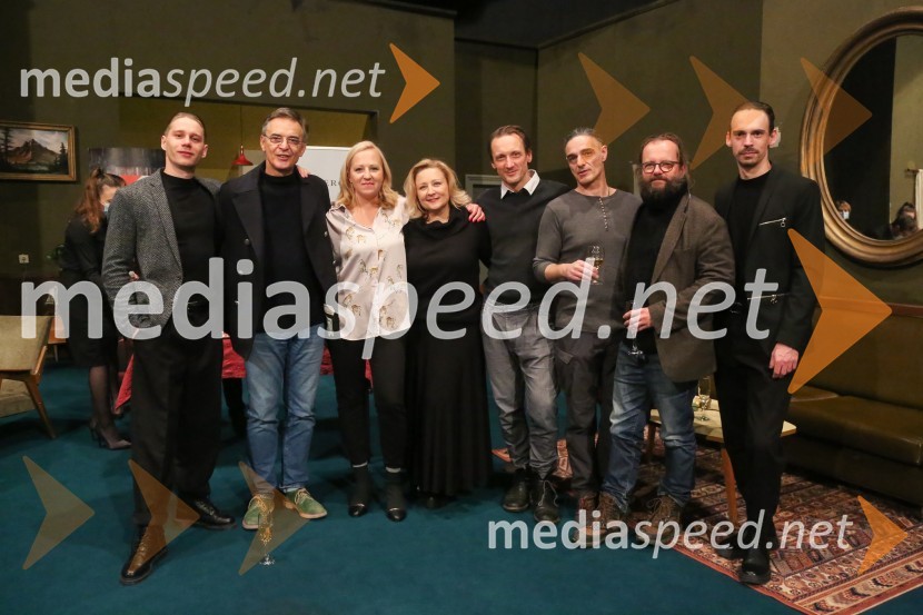  Timon Šturbej, igralec;   Igor  Samobor, igralec, ravnatelj SNG Drama Ljubljana;  Vanja  Plut, igralka;  Nataša Barbara Gračner, igralka;  Marko  Mandić, igralec;  Gorazd  Logar, igralec;  ... ;  Nejc Cijan Garlatti, igralecCement, premiera v SNG Drama Ljubljana