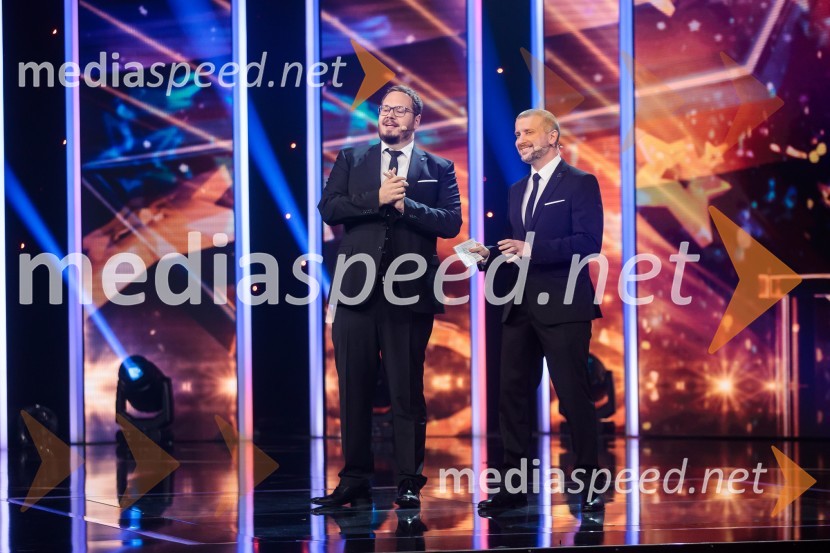  Sašo Stare, stand up komik, voditelj;  Aleš Novak, stand-up komikSlovenija ima talent 2021, druga polfinalna oddaja