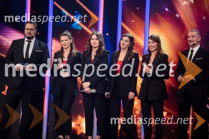  Sašo Stare, stand up komik, voditelj;  Anja Ruperčič, Annia, pevka;  Nina Pintar;  Špela Ivančič;  Nika  Svetlin;  Aleš Novak, stand-up komikSlovenija ima talent 2021, druga polfinalna oddaja