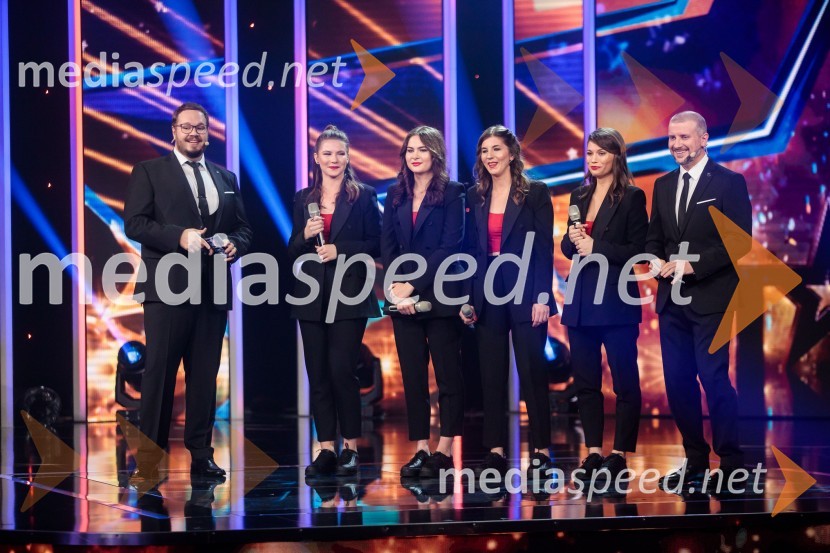  Sašo Stare, stand up komik, voditelj;  Anja Ruperčič, Annia, pevka;  Nina Pintar;  Špela Ivančič;  Nika  Svetlin;  Aleš Novak, stand-up komikSlovenija ima talent 2021, druga polfinalna oddaja