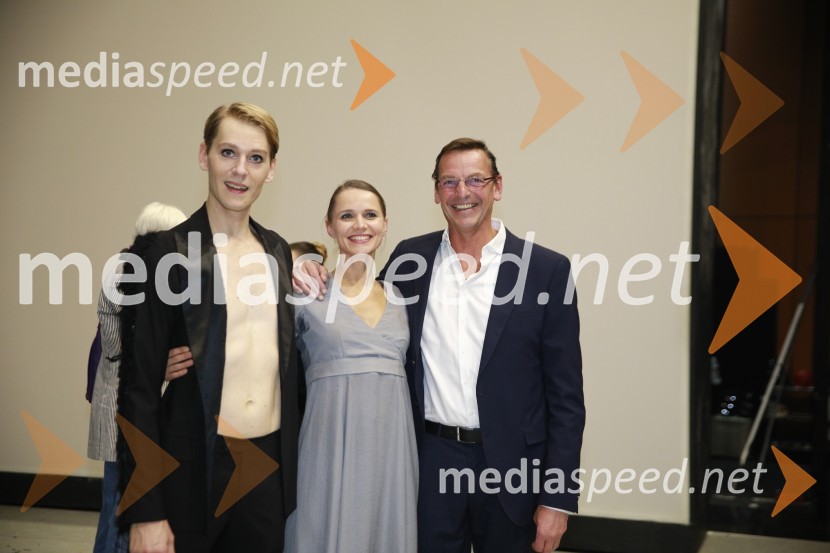  Sytze Jan Luske, baletni plesalec;  Tijuana Križman Hudernik, baletna solistka;  Tomaž Rode, predsednik Društva baletnih umetnikov SlovenijeAnton Bogov se je s Smrtjo v Benetkah poslovil od aktivne kariere