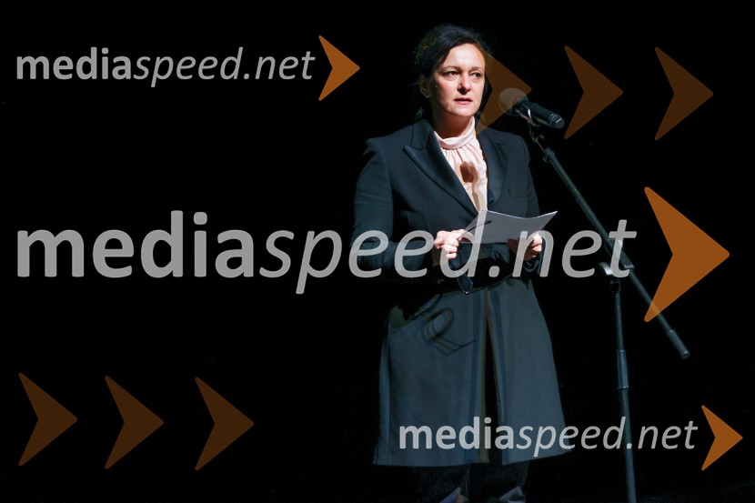  Barbara Koželj Podlogar, vršilka dolžnosti generalnega direktorja Direktorata za ustvarjalnost, Ministrstvo za kulturoAnton Bogov se je s Smrtjo v Benetkah poslovil od aktivne kariere