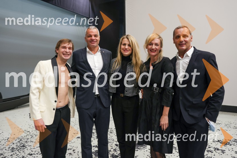  Anton Bogov, baletni solist;  Aleksander Saša Arsenovič, župan, Mestna občina Maribor;  Katja Arsenovič, direktorica Rožmarin Hospitality Group;  Valentina Turcu, koreografinja in baletna solistka;  Danilo Rošker, direktor SNG MariborAnton Bogov se je s Smrtjo v Benetkah poslovil od aktivne kariere