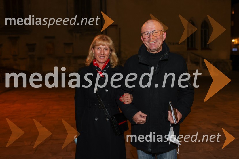  Mojca Klement;  Aleš  Klement, Zavarovalnica Triglav, direktor OE LjubljanaLepe vide lepo gorijo, premiera drame, Prešernovo gledališče Kranj