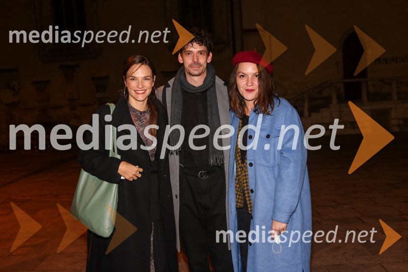  Tina Vrbnjak, igralka;  Nejc Cijan Garlatti, igralec;  Tamara Avguštin, igralkaLepe vide lepo gorijo, premiera drame, Prešernovo gledališče Kranj