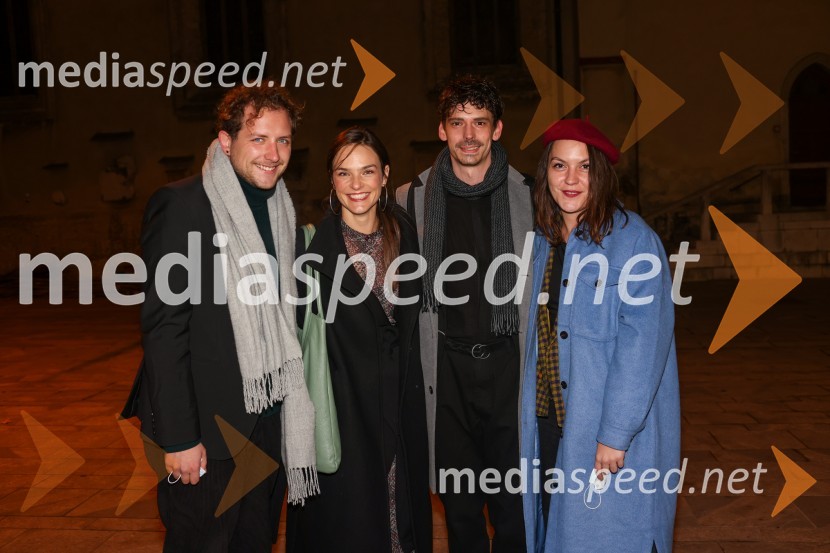  Jaka Smerkolj Simoneti, dramaturg in kritik;  Tina Vrbnjak, igralka;  Nejc Cijan Garlatti, igralec;  Tamara Avguštin, igralkaLepe vide lepo gorijo, premiera drame, Prešernovo gledališče Kranj