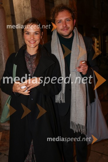  Tina Vrbnjak, igralka;  Jaka Smerkolj Simoneti, dramaturg in kritikLepe vide lepo gorijo, premiera drame, Prešernovo gledališče Kranj