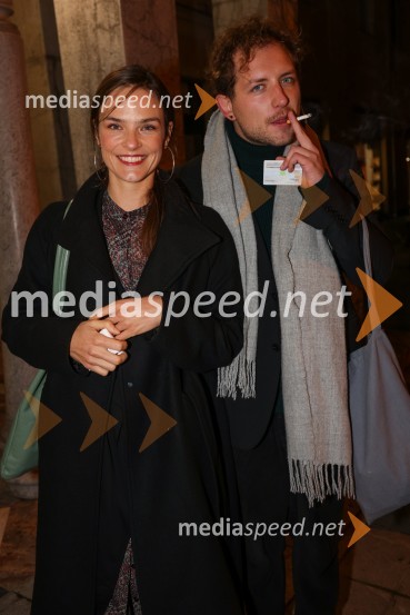  Tina Vrbnjak, igralka;  Jaka Smerkolj Simoneti, dramaturg in kritikLepe vide lepo gorijo, premiera drame, Prešernovo gledališče Kranj