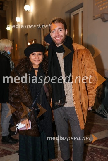  Lina Akif, igralka;  Luka Bokšan, igralecLepe vide lepo gorijo, premiera drame, Prešernovo gledališče Kranj