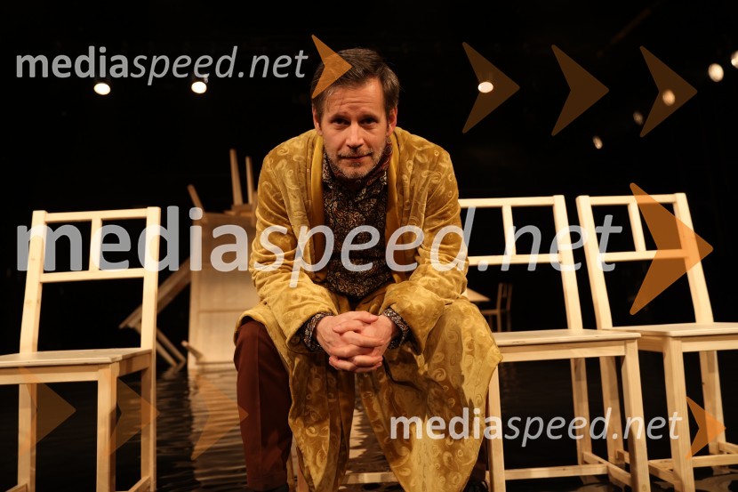  Aljoša Ternovšek, igralecLepe vide lepo gorijo, premiera drame, Prešernovo gledališče Kranj