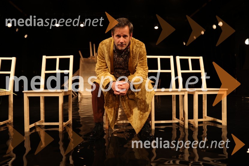  Aljoša Ternovšek, igralecLepe vide lepo gorijo, premiera drame, Prešernovo gledališče Kranj