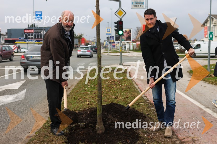  Matej  Tomšič, direktor podjetja HENNLICH Slovenija;  Janez Černe, podžupan Mestne občine KranjV Kranju začeli z akcijo »KR posvoji drevo«