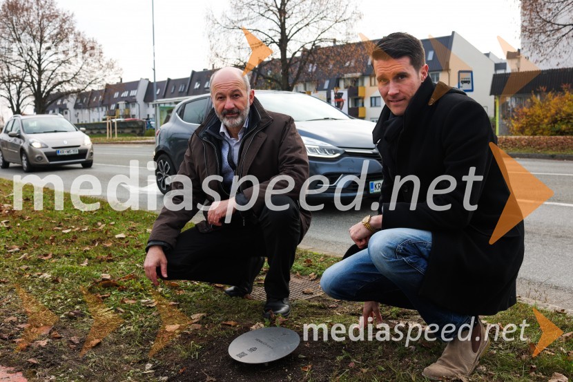  Matej  Tomšič, direktor podjetja HENNLICH Slovenija;  Janez Černe, podžupan Mestne občine KranjV Kranju začeli z akcijo »KR posvoji drevo«