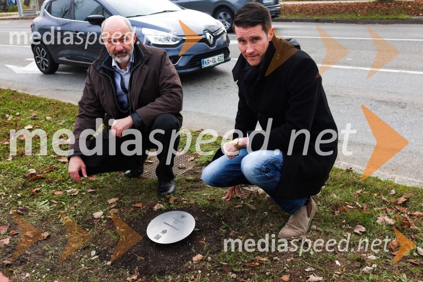  Matej  Tomšič, direktor podjetja HENNLICH Slovenija;  Janez Černe, podžupan Mestne občine KranjV Kranju začeli z akcijo »KR posvoji drevo«