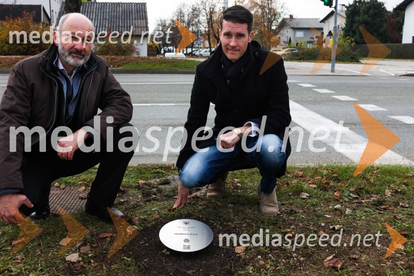  Matej  Tomšič, direktor podjetja HENNLICH Slovenija;  Janez Černe, podžupan Mestne občine KranjV Kranju začeli z akcijo »KR posvoji drevo«