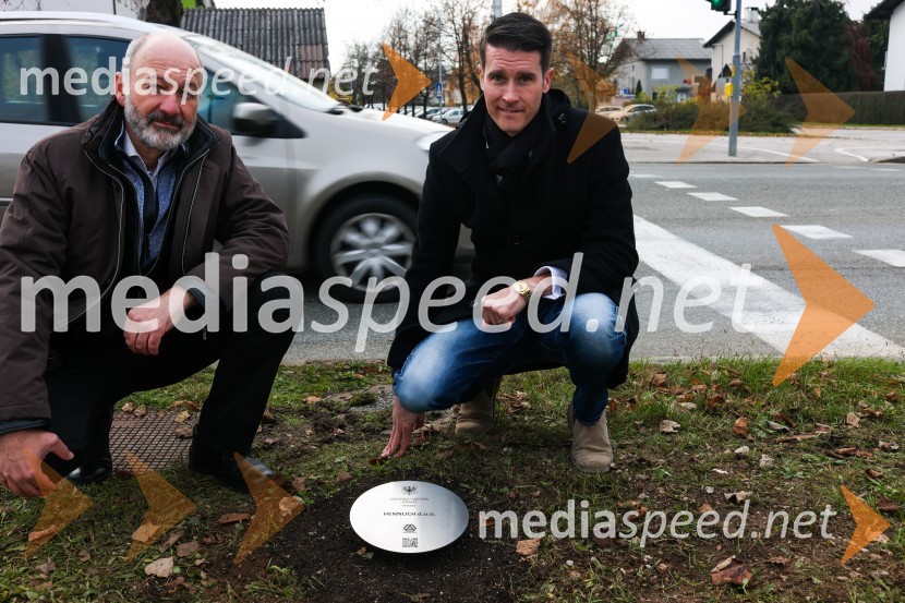  Matej  Tomšič, direktor podjetja HENNLICH Slovenija;  Janez Černe, podžupan Mestne občine KranjV Kranju začeli z akcijo »KR posvoji drevo«