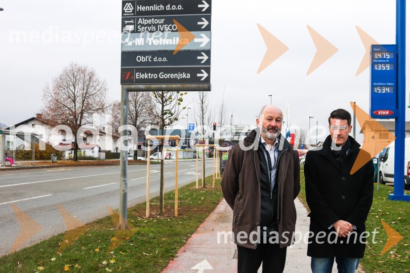  Matej  Tomšič, direktor podjetja HENNLICH Slovenija;  Janez Černe, podžupan Mestne občine KranjV Kranju začeli z akcijo »KR posvoji drevo«
