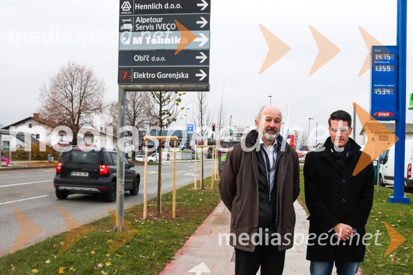  Matej  Tomšič, direktor podjetja HENNLICH Slovenija;  Janez Černe, podžupan Mestne občine KranjV Kranju začeli z akcijo »KR posvoji drevo«