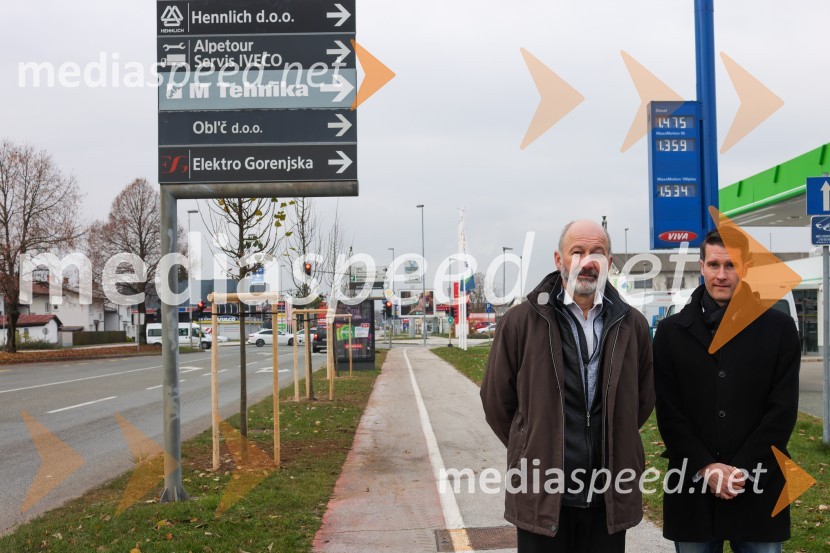  Matej  Tomšič, direktor podjetja HENNLICH Slovenija;  Janez Černe, podžupan Mestne občine KranjV Kranju začeli z akcijo »KR posvoji drevo«