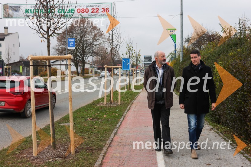  Matej  Tomšič, direktor podjetja HENNLICH Slovenija;  Janez Černe, podžupan Mestne občine KranjV Kranju začeli z akcijo »KR posvoji drevo«