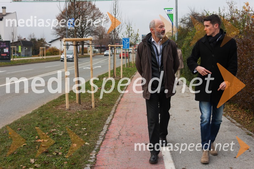  Matej  Tomšič, direktor podjetja HENNLICH Slovenija;  Janez Černe, podžupan Mestne občine KranjV Kranju začeli z akcijo »KR posvoji drevo«