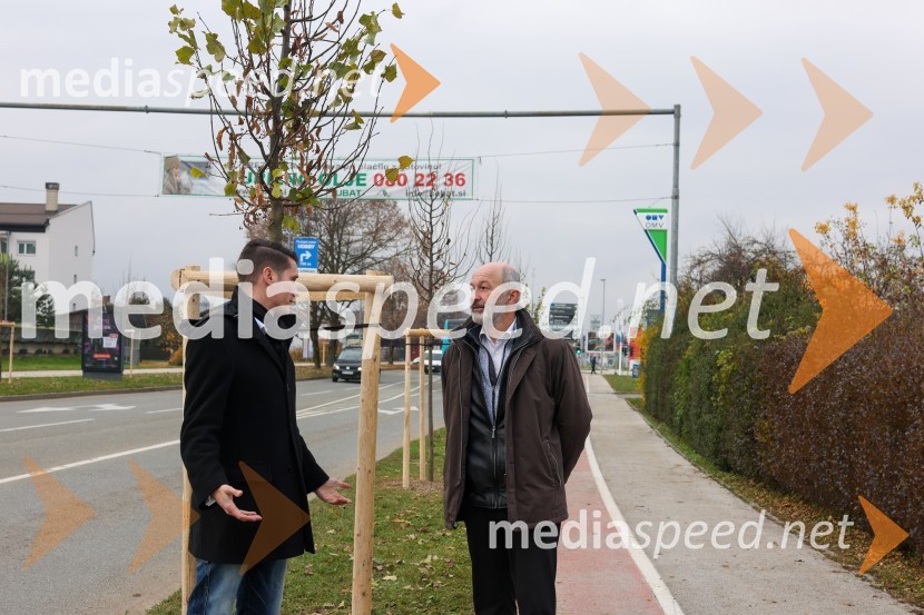  Janez Černe, podžupan Mestne občine Kranj;  Matej  Tomšič, direktor podjetja HENNLICH SlovenijaV Kranju začeli z akcijo »KR posvoji drevo«