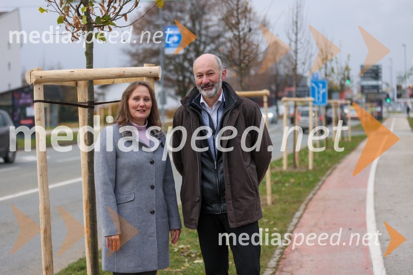  ... ;  Matej  Tomšič, direktor podjetja HENNLICH SlovenijaV Kranju začeli z akcijo »KR posvoji drevo«