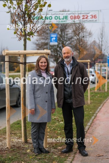  ... ;  Matej  Tomšič, direktor podjetja HENNLICH SlovenijaV Kranju začeli z akcijo »KR posvoji drevo«