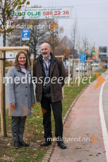  ... ;  Matej  Tomšič, direktor podjetja HENNLICH SlovenijaV Kranju začeli z akcijo »KR posvoji drevo«