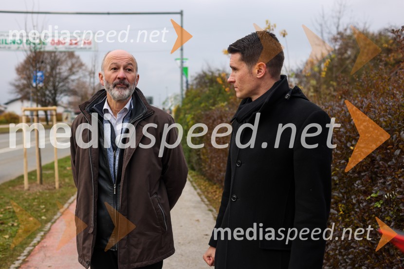  Matej  Tomšič, direktor podjetja HENNLICH Slovenija;  Janez Černe, podžupan Mestne občine KranjV Kranju začeli z akcijo »KR posvoji drevo«