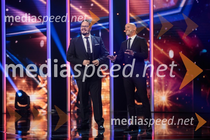  Sašo Stare, stand up komik, voditelj;  Peter Poles, televizijski voditeljSlovenija ima talent 2021, tretja polfinalna oddaja