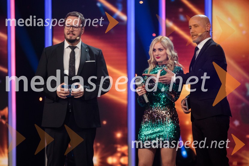  Sašo Stare, stand up komik, voditelj;   Anja  Vodošek;  Peter Poles, televizijski voditeljSlovenija ima talent 2021, tretja polfinalna oddaja
