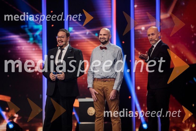  Sašo Stare, stand up komik, voditelj;  Sebastjan  Spital;  Peter Poles, televizijski voditeljSlovenija ima talent 2021, tretja polfinalna oddaja