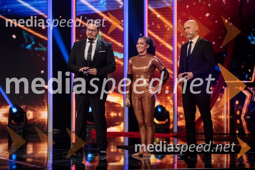  Sašo Stare, stand up komik, voditelj;  Tamia Šeme, cirkuška umetnica;  Peter Poles, televizijski voditeljSlovenija ima talent 2021, tretja polfinalna oddaja