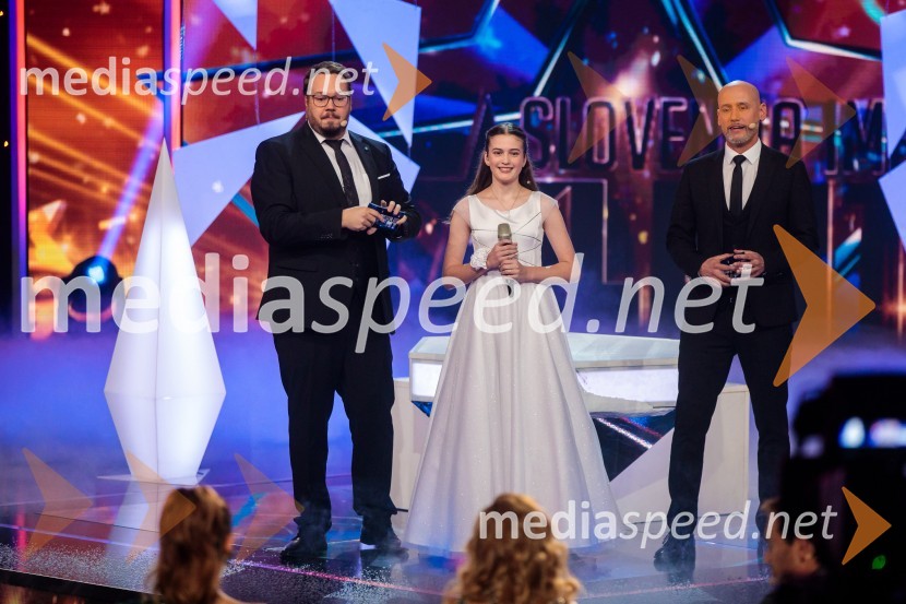  Sašo Stare, stand up komik, voditelj;  Tina Pezdirec;  Peter Poles, televizijski voditeljSlovenija ima talent 2021, tretja polfinalna oddaja
