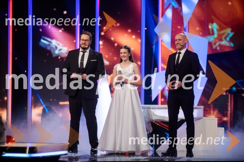  Sašo Stare, stand up komik, voditelj;  Tina Pezdirec;  Peter Poles, televizijski voditeljSlovenija ima talent 2021, tretja polfinalna oddaja