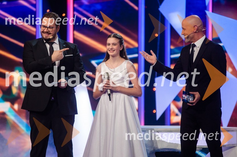  Sašo Stare, stand up komik, voditelj;  Tina Pezdirec;  Peter Poles, televizijski voditeljSlovenija ima talent 2021, tretja polfinalna oddaja