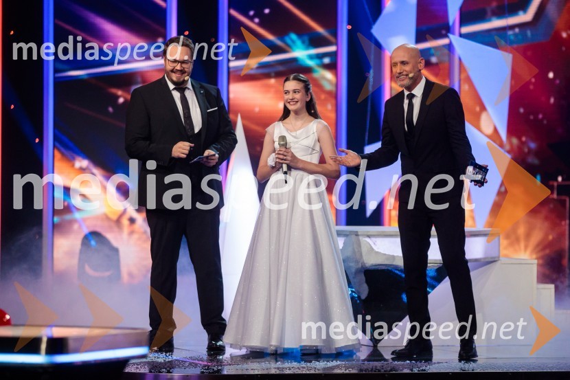  Sašo Stare, stand up komik, voditelj;  Tina Pezdirec;  Peter Poles, televizijski voditeljSlovenija ima talent 2021, tretja polfinalna oddaja