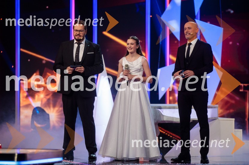  Sašo Stare, stand up komik, voditelj;  Tina Pezdirec;  Peter Poles, televizijski voditeljSlovenija ima talent 2021, tretja polfinalna oddaja