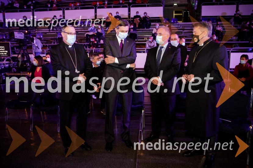 mag. Alojzij Cvikl, predsednik Slovenske karitas;  Borut Pahor, predsednik Republike Slovenije;  Aleš Hojs, Minister za notranje zadeve;  ... Klic dobrote 2021, dobrodelni koncert