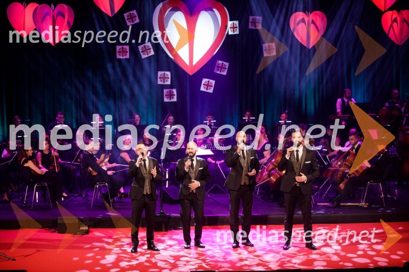Skupina Kvatropirci z orkester Cantabile pod vodstvom Marjana GrdadolnikaKlic dobrote 2021, dobrodelni koncert