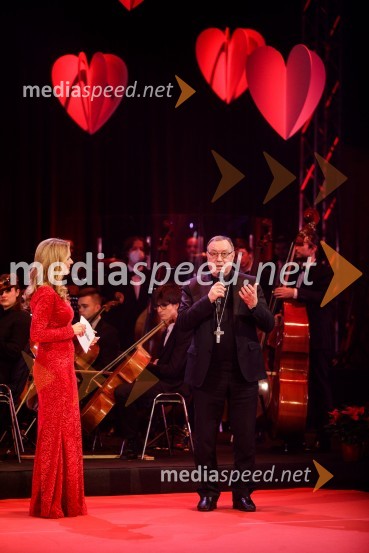  Bernarda Žarn, voditeljica; mag. Alojzij Cvikl, predsednik Slovenske karitasKlic dobrote 2021, dobrodelni koncert