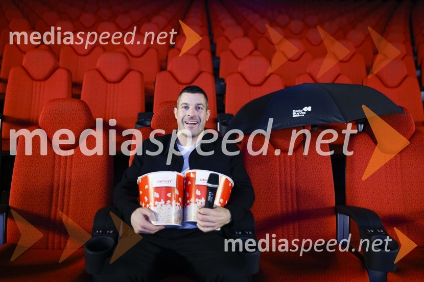  Klemen Bučan, radijski voditelj, stand-up komik, DJPremiera Hiša Gucci - Cineplexx